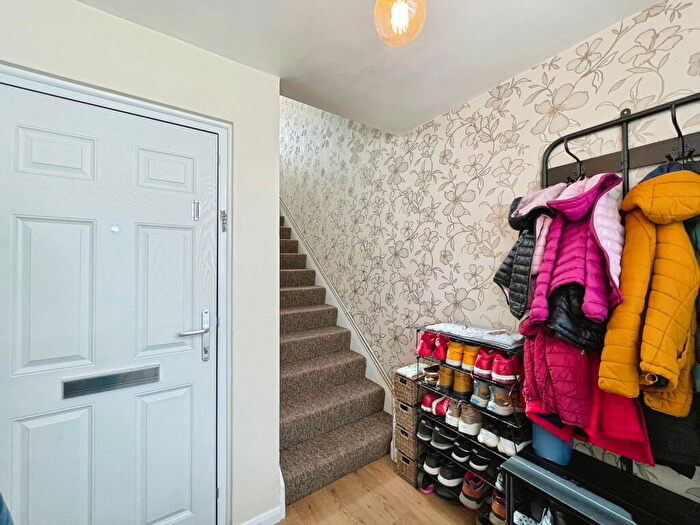 2 Bedroom Flat For Sale In Five Acres, Harlow, CM18