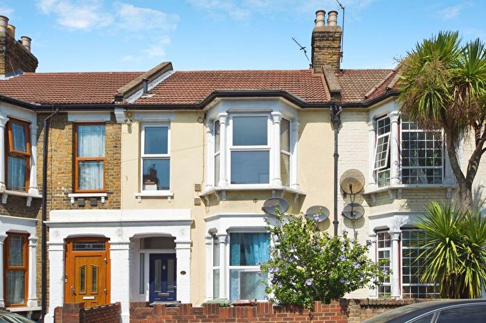 1 Bedroom Flat For Sale In Warren Road, London, E10