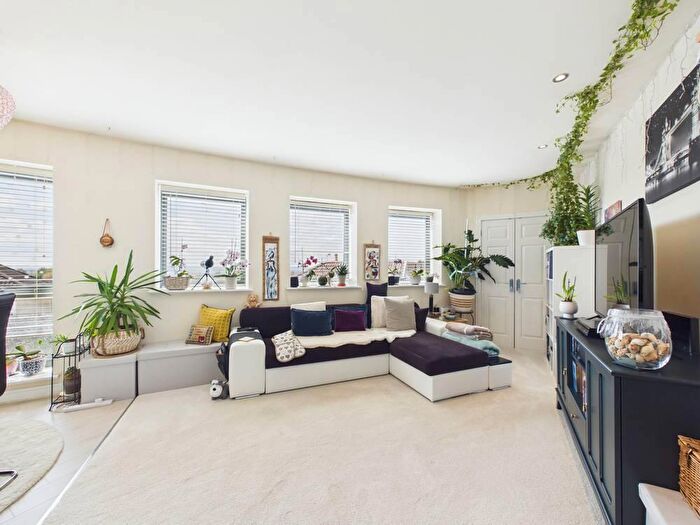 1 Bedroom Apartment For Sale In Waters Road, Kingswood, Bristol, BS15