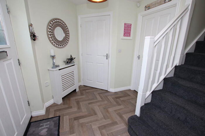 3 Bedroom Semi-Detached House For Sale In Windmill Close, Barnsley, S70