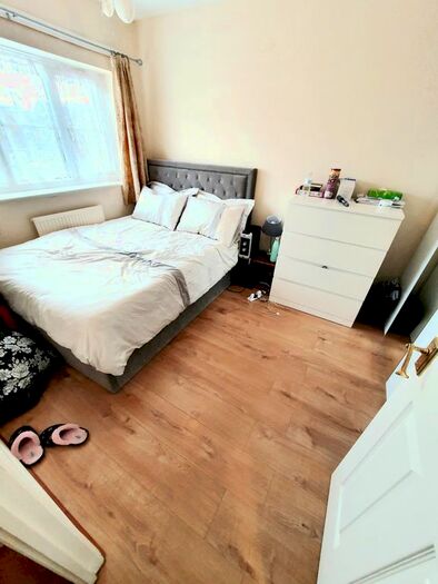 3 Bedroom Semi-Detached House To Rent In Great Galley Close, London, Barking IG11