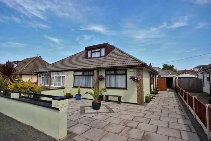 3 Bedroom Semi-Detached Bungalow For Sale In Heathview Road, Widnes, WA8