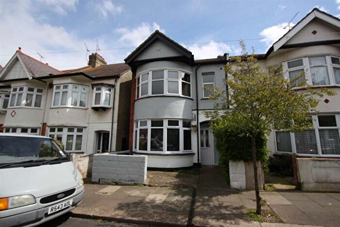 1 Bedroom Flat To Rent In Southview Drive, Westcliff On Sea, SS0