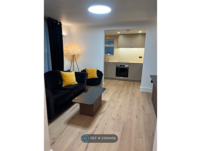 2 Bedroom Flat To Rent In London, London, W12