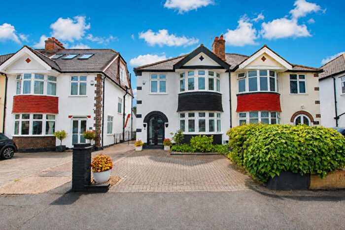 3 Bedroom Semi Detached House For Sale In Demesne Road, Wallington, SM6