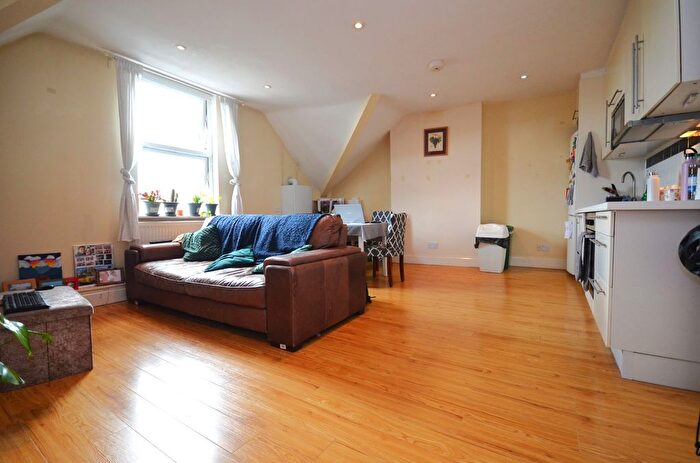 1 Bedroom Flat To Rent In Broadway, West Ealing, W13