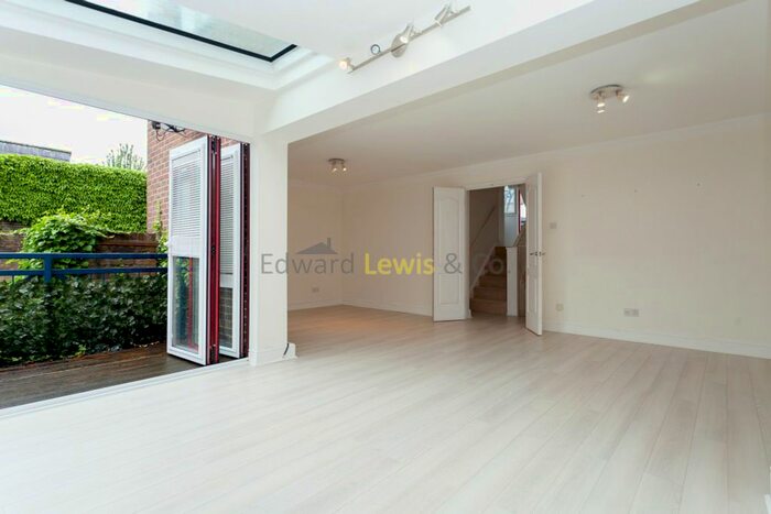 5 Bedroom Flat To Rent In Maynard Quay, Garnet Street, London, E1W