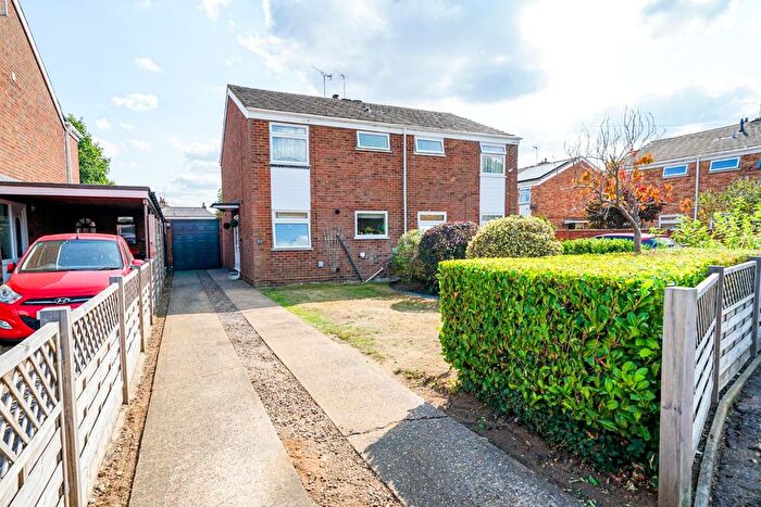 3 Bedroom Semi-detached House For Sale In Winston Close, Leighton Buzzard, LU7