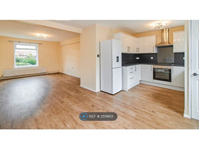 3 Bedroom Terraced House To Rent In Lymington Gardens, Nottingham, NG3