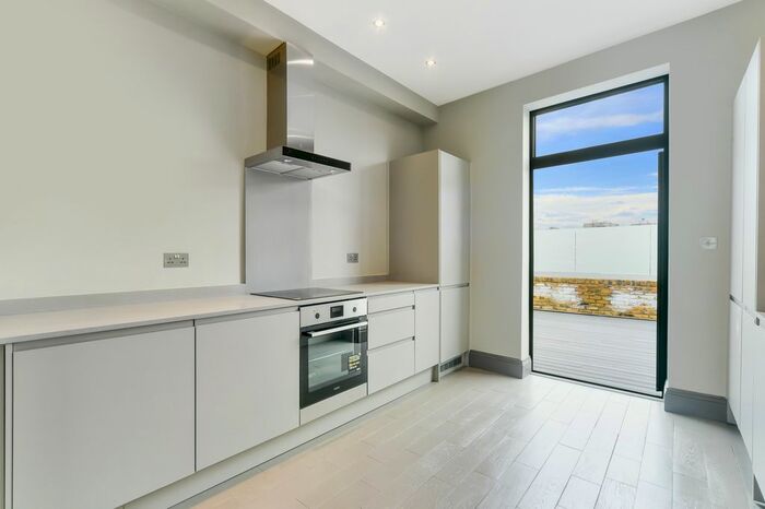 2 Bedroom Maisonette To Rent In Roehampton High Street, London, SW15