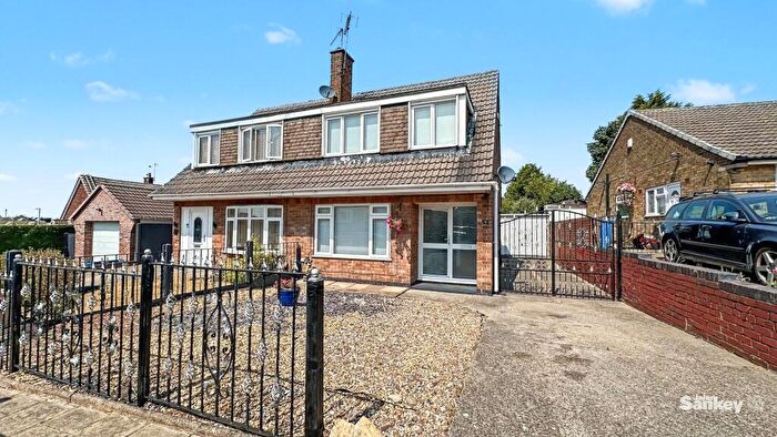 3 Bedroom Semi-Detached House For Sale In Ling Forest Close, Mansfield, NG18