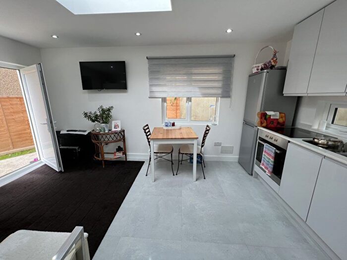 1 Bedroom Detached House To Rent In Ridge Close, London, NW4