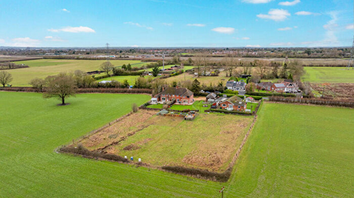 4 Bedroom Semi-Detached House For Sale In North Lee Lane, Terrick, Aylesbury, HP22