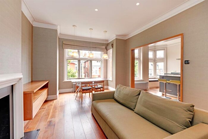 3 Bedroom Apartment For Sale In Crediton Hill, West Hampstead, NW6