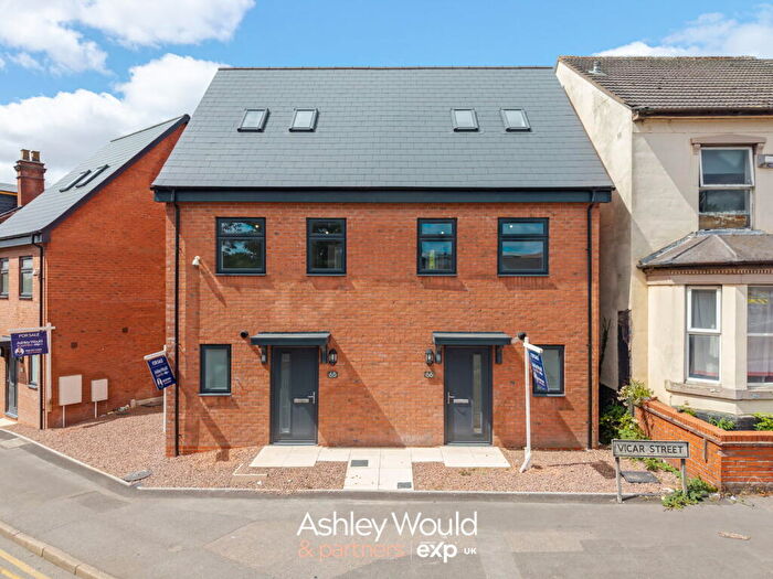 3 Bedroom Semi Detached House For Sale In Shaw Road, Dudley, DY2