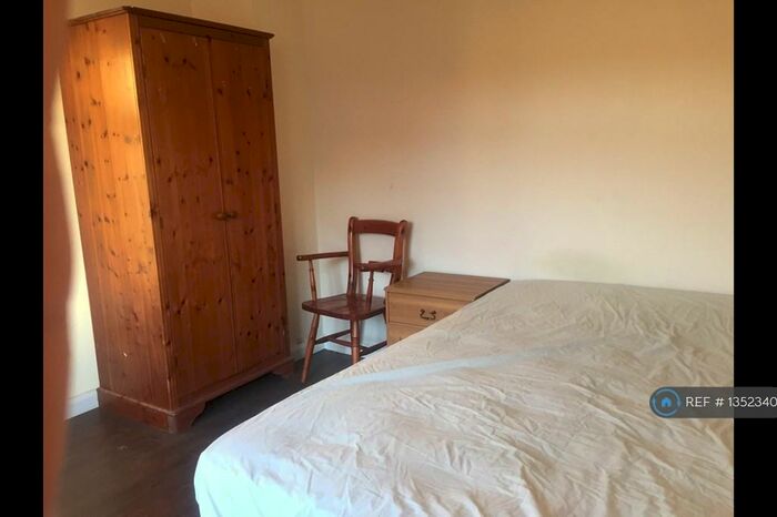 5 Bedroom Terraced House To Rent In Priors Walk, Crawley, RH10