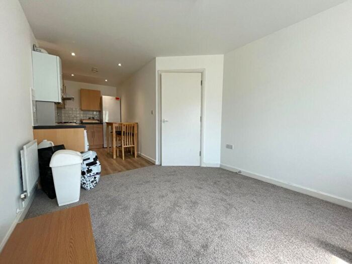 2 Bedroom Flat To Rent In - Roxborough Road, Harrow, HA1