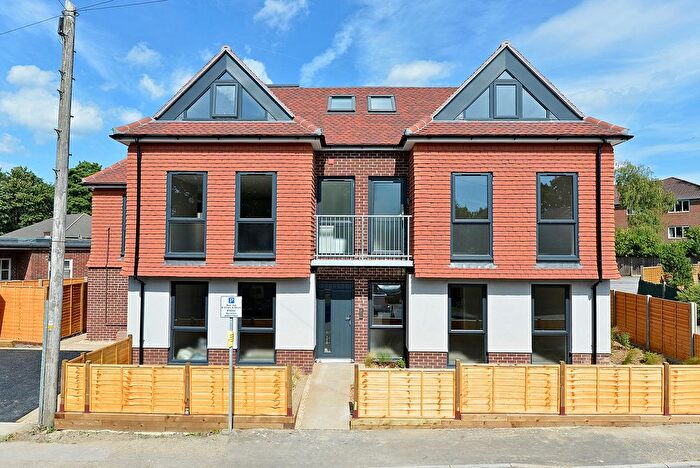 1 Bedroom Flat To Rent In Kathleen House, Lion Mead, GU27