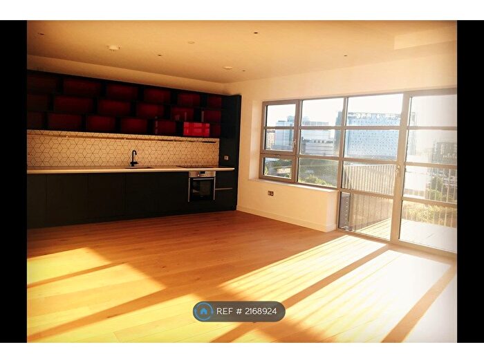 2 Bedroom Flat To Rent In Kent Building, London, E14