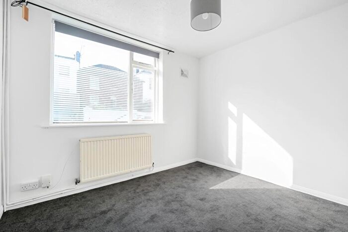 2 Bedroom Cottage To Rent In North Gardens Brighton, BN1