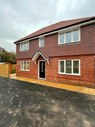 3 Bedroom End Of Terrace House To Rent In Poplar Walk, RH14