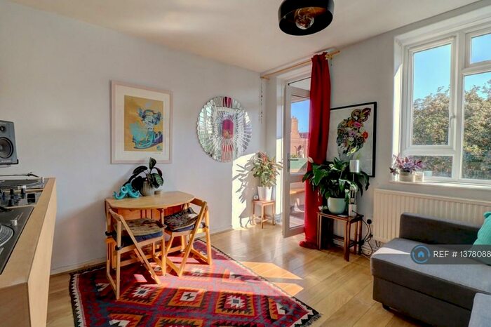 1 Bedroom Flat To Rent In Whiston Road, London, E2