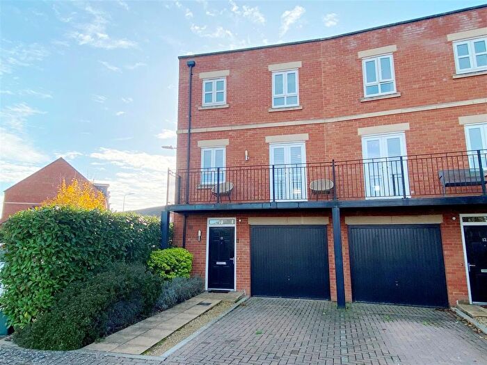 4 Bedroom Town House For Sale In Cogent Crescent, Newbury, RG14