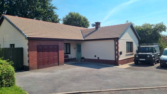 4 Bedroom Bungalow For Sale In Bro Celynin, Bronwydd Arms, Carmarthen, SA33