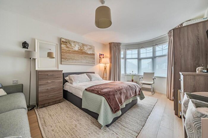 5 Bedroom Semi Detached House To Rent In Essex Park, London, N3