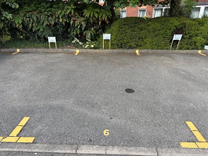 Garage / Parking To Rent In Henry Road, Botley, OX2