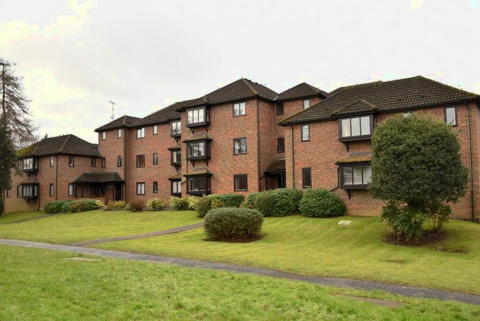 2 Bedroom Apartment To Rent In Twycross Road, Godalming, Surrey, GU7