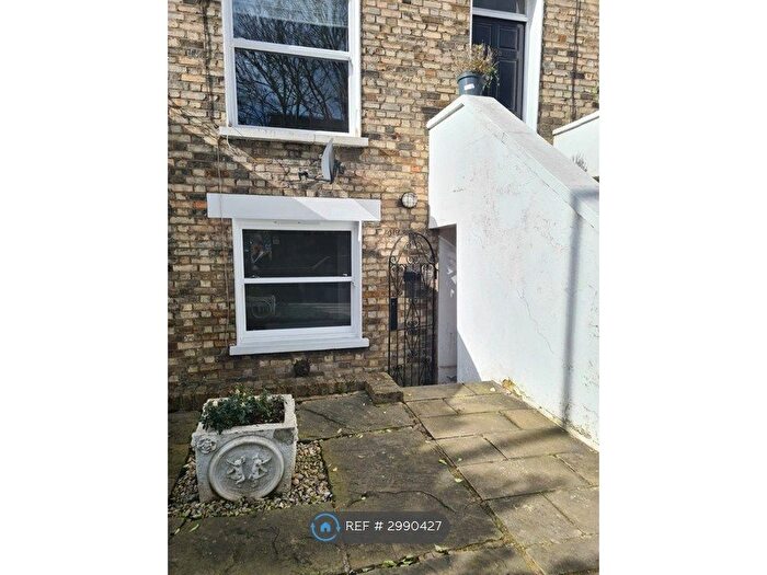 2 Bedroom Maisonette To Rent In Hornsey Road, London, N19