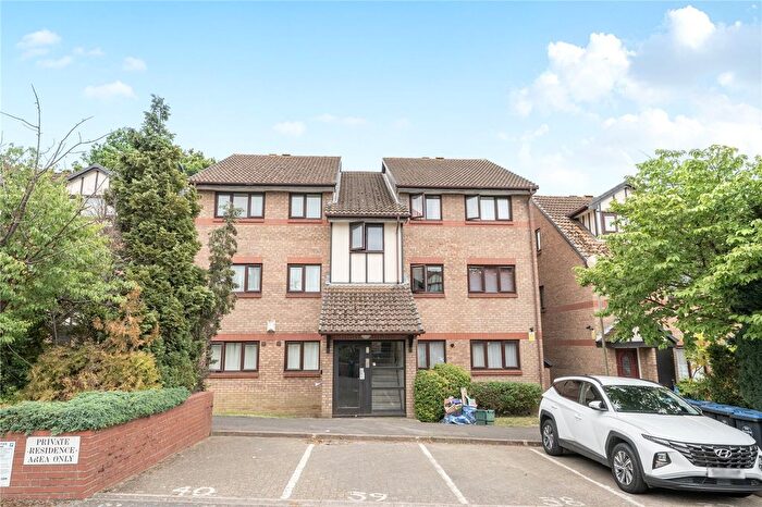 2 Bedroom Flat For Sale In Viewfield Close, Harrow, HA3