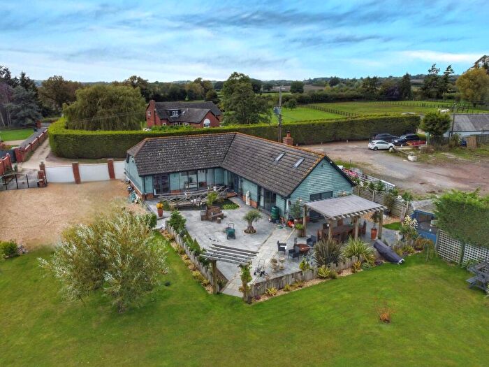 2 Bedroom Detached House For Sale In Kitchen End, Silsoe, Bedfordshire, MK45