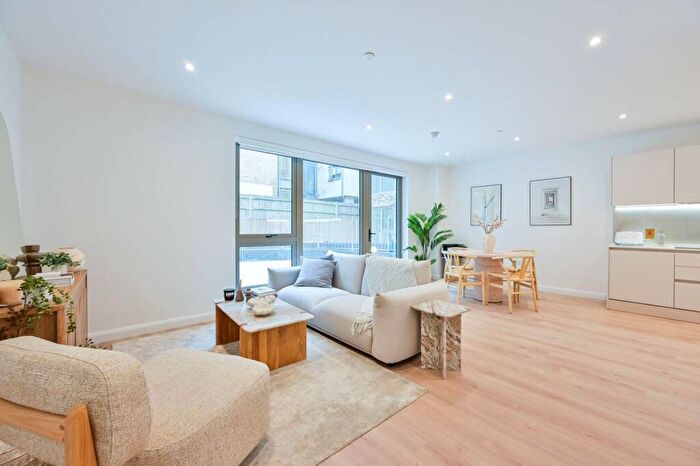 2 Bedroom Flat To Rent In Solomons Passage, Peckham Rye, London, SE15