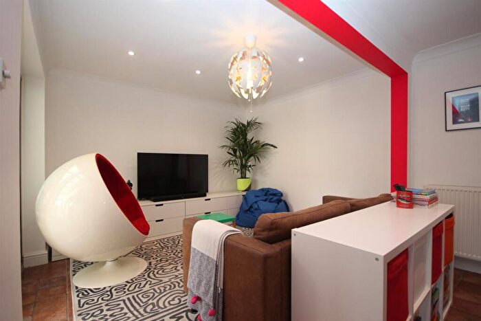 4 Bedroom Detached House For Sale In Prentice Gardens, Kempston, Bedford, MK42