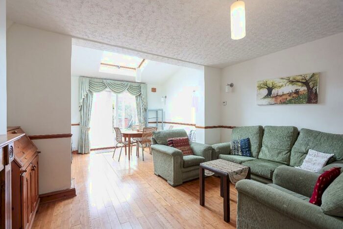 3 Bedroom Semi-Detached House To Rent In Gainsborough Road, London, E15