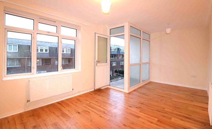 3 Bedroom Flat To Rent In Wells Park Road, London, SE26