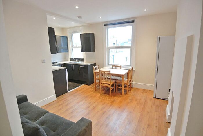 3 Bedroom Flat To Rent In High Road, Willesden, NW10