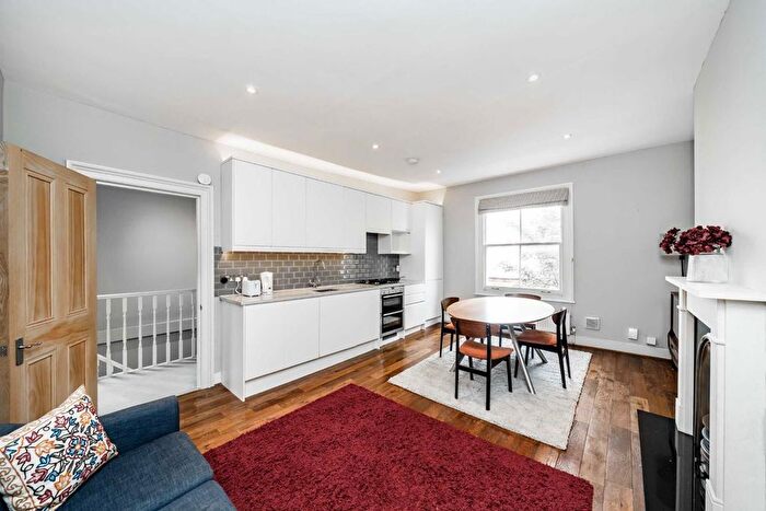 2 Bedroom Flat To Rent In Lime Grove, Shepherds Bush, W12
