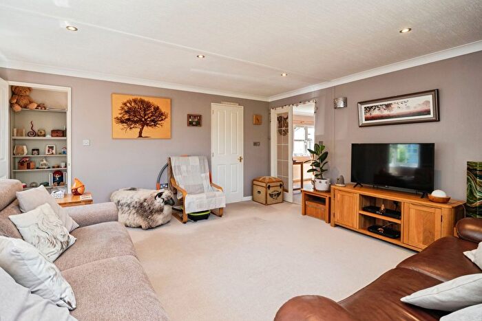 1 Bedroom Property For Sale In Fontridge Lane, Etchingham, East Sussex, TN19