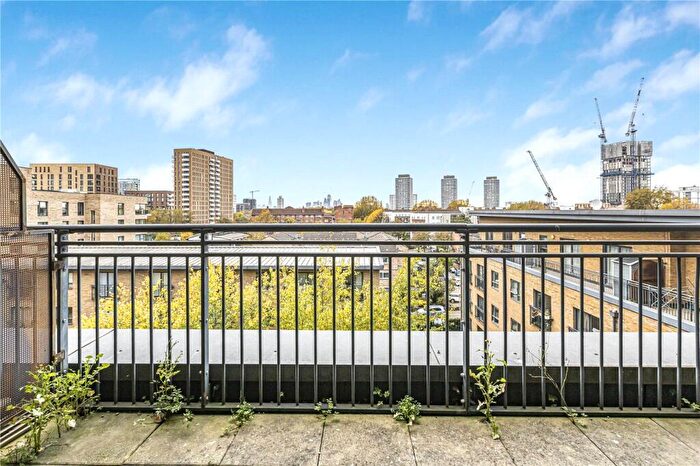 3 Bedroom Apartment For Sale In Wealden House, Capulet Square, Talwin Street, Bow, London, E3