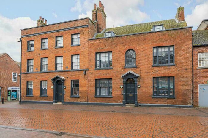 1 Bedroom Apartment To Rent In High Street, Chesham, HP5