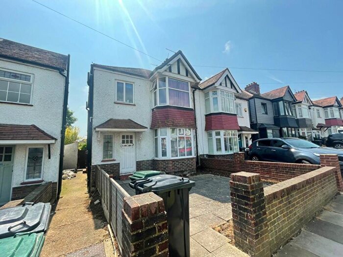1 Bedroom Flat To Rent In Amherst Crescent, Hove, BN3