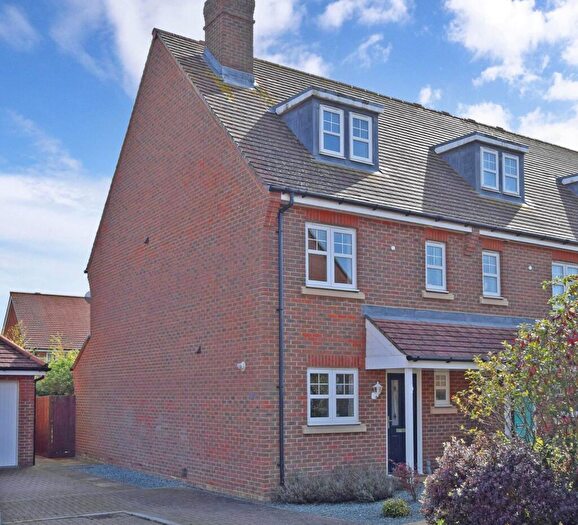 4 Bedroom End Of Terrace House For Sale In Hunnisett Close, Selsey, PO20