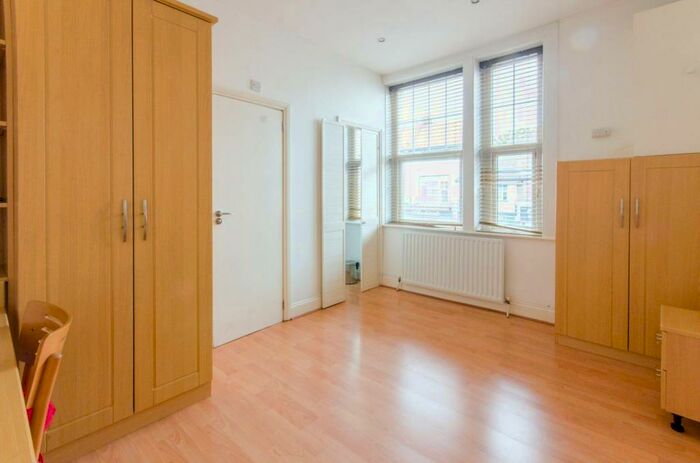 Studio To Rent In Ballards Lane, North Finchley, London, N3