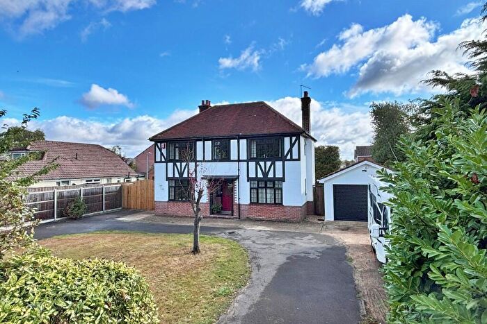 4 Bedroom Detached House For Sale In Gravel Hill, Wimborne, Dorset, BH21