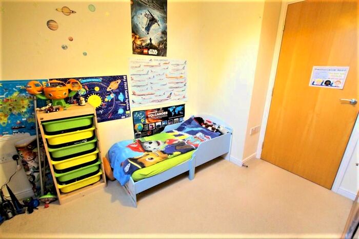 2 Bedroom Flat To Rent In Copthorne Common Road, Copthorne, Crawley, RH10