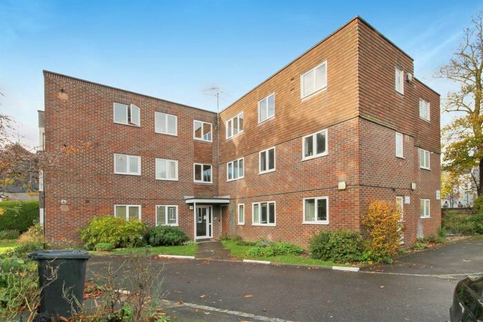 2 Bedroom Flat To Rent In Bedroom Ground Floor Flat In Chichester, PO19