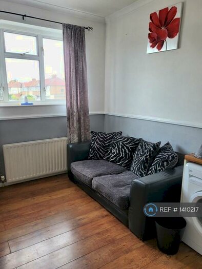 1 Bedroom Flat To Rent In Manningtree Road, Ruislip, HA4